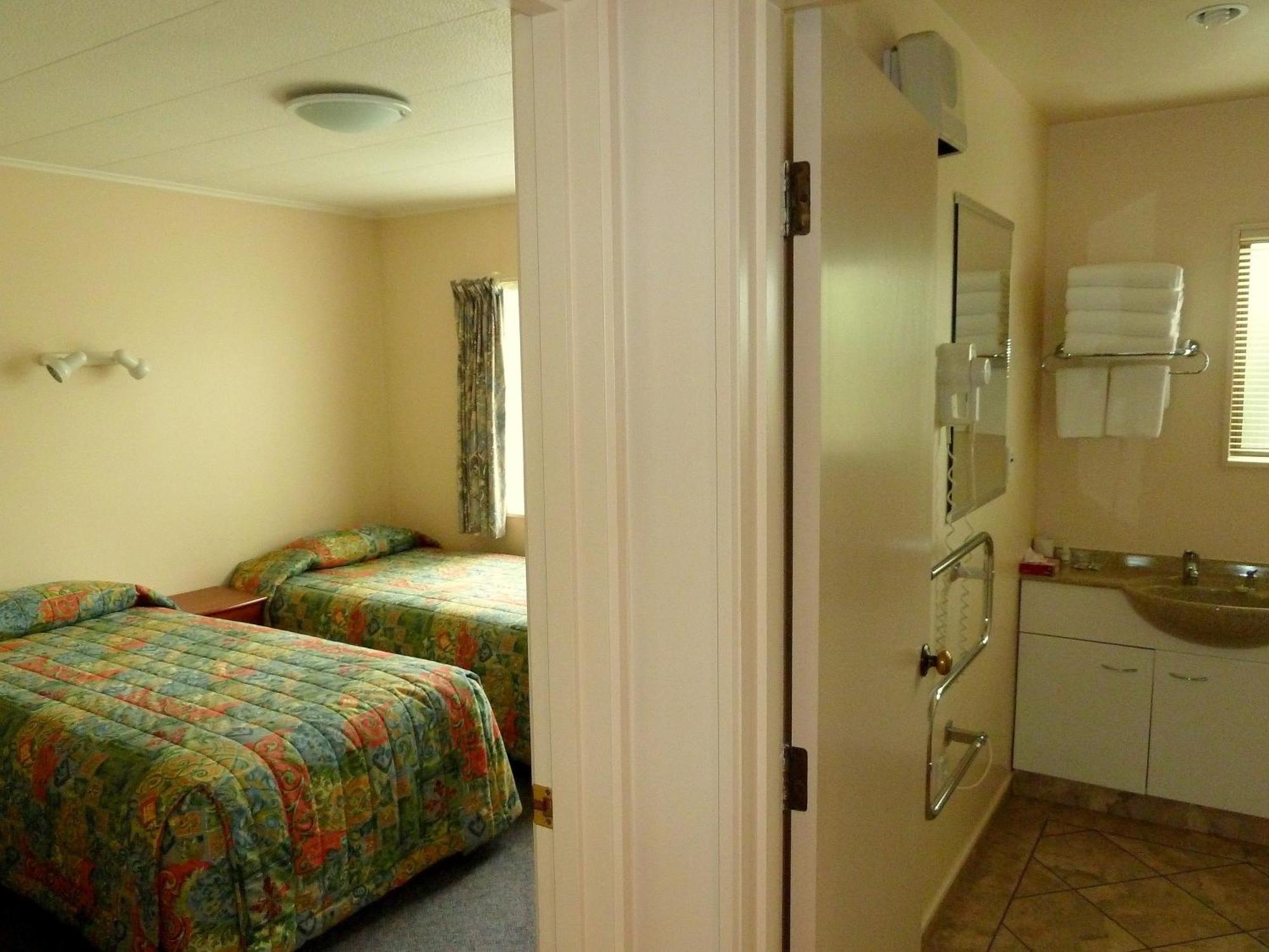 Tudor Lodge Motel Nelson Bagian luar foto