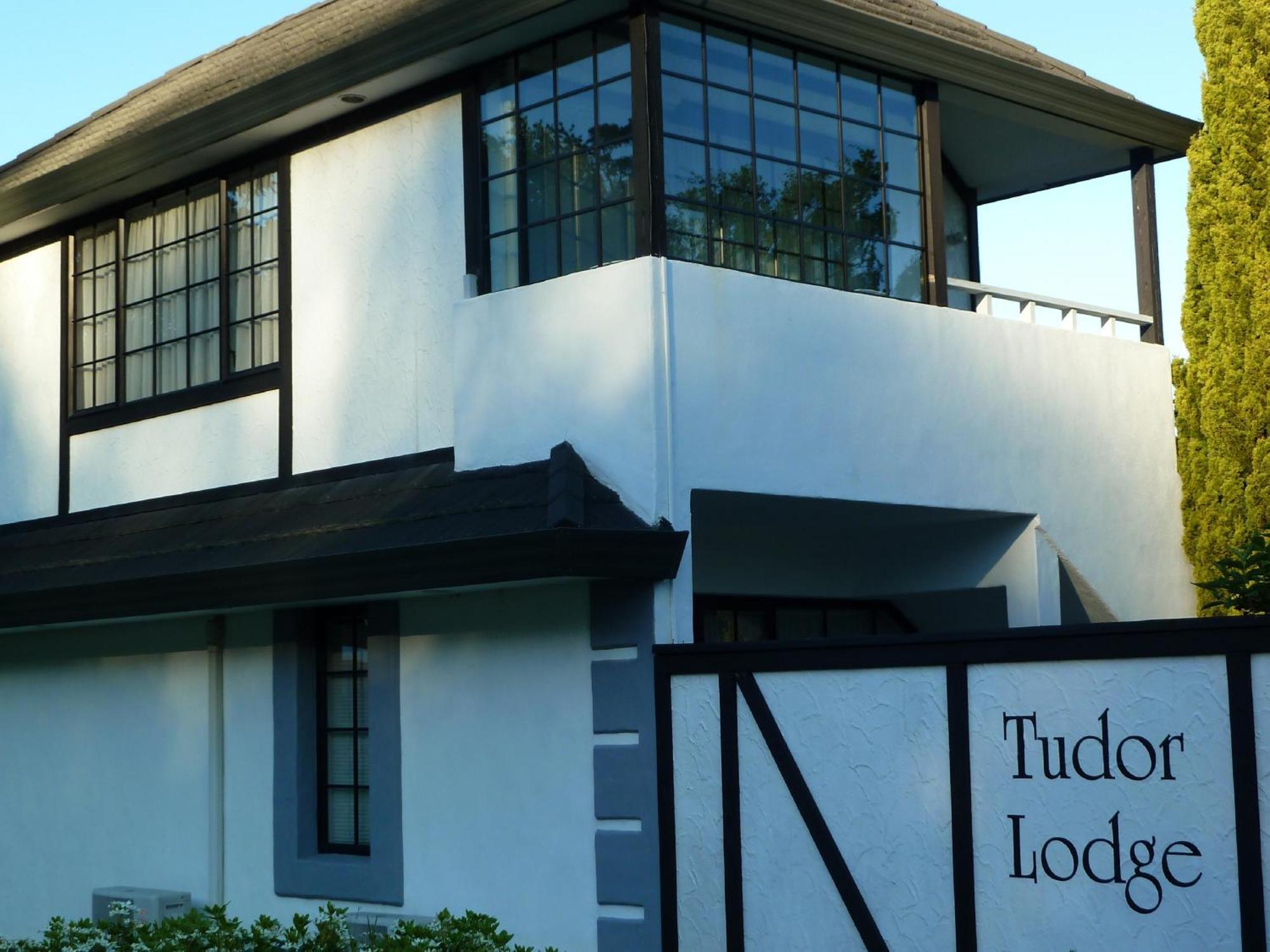 Tudor Lodge Motel Nelson Bagian luar foto