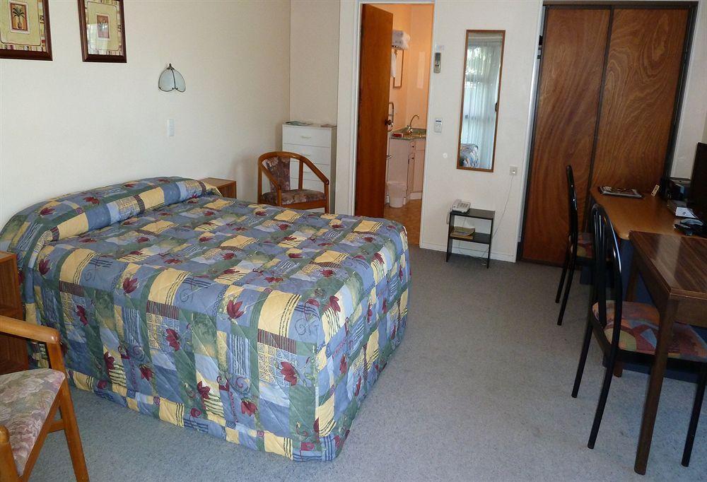 Tudor Lodge Motel Nelson Bagian luar foto