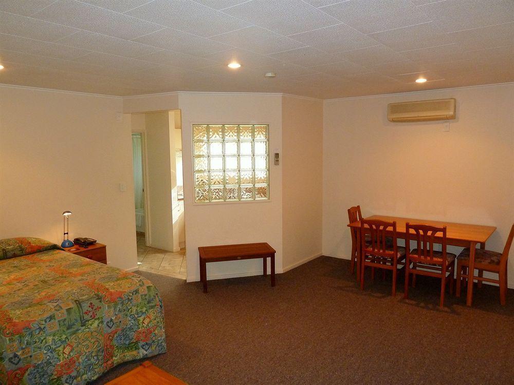 Tudor Lodge Motel Nelson Bagian luar foto