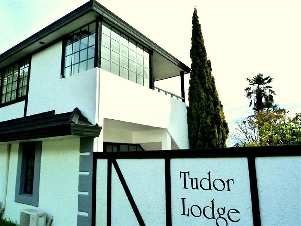 Tudor Lodge Motel Nelson Bagian luar foto