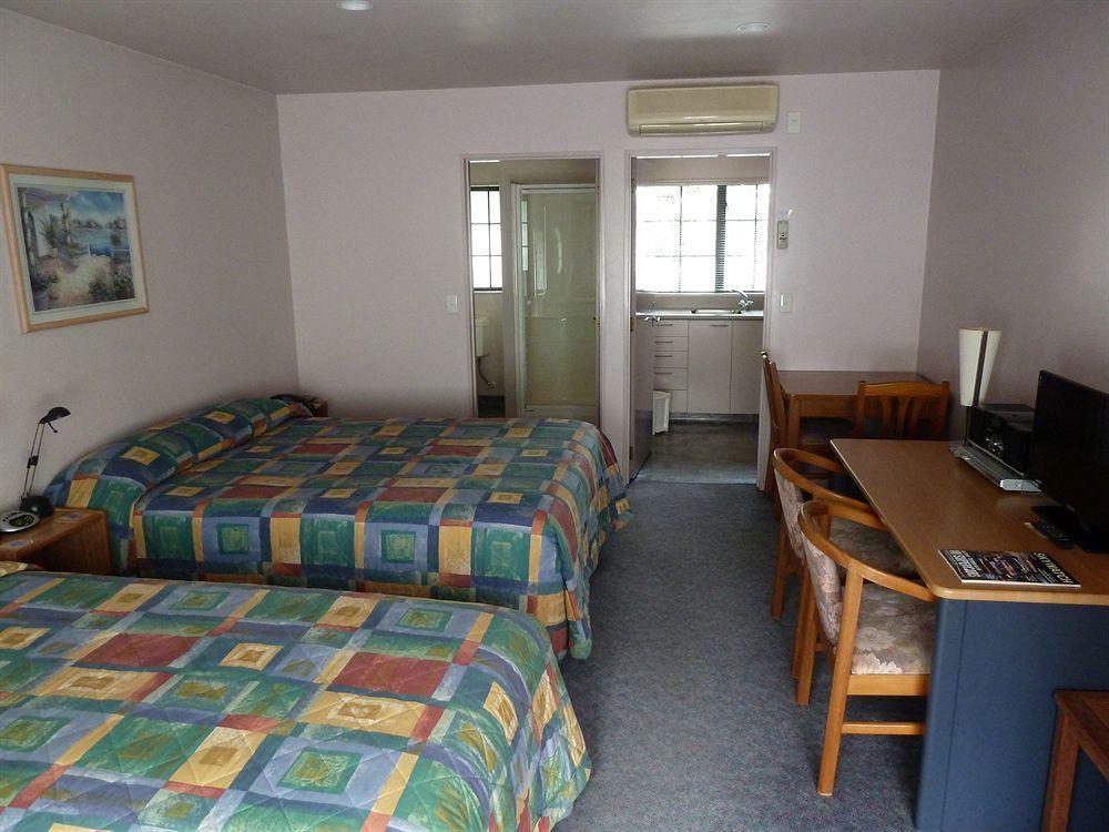 Tudor Lodge Motel Nelson Bagian luar foto