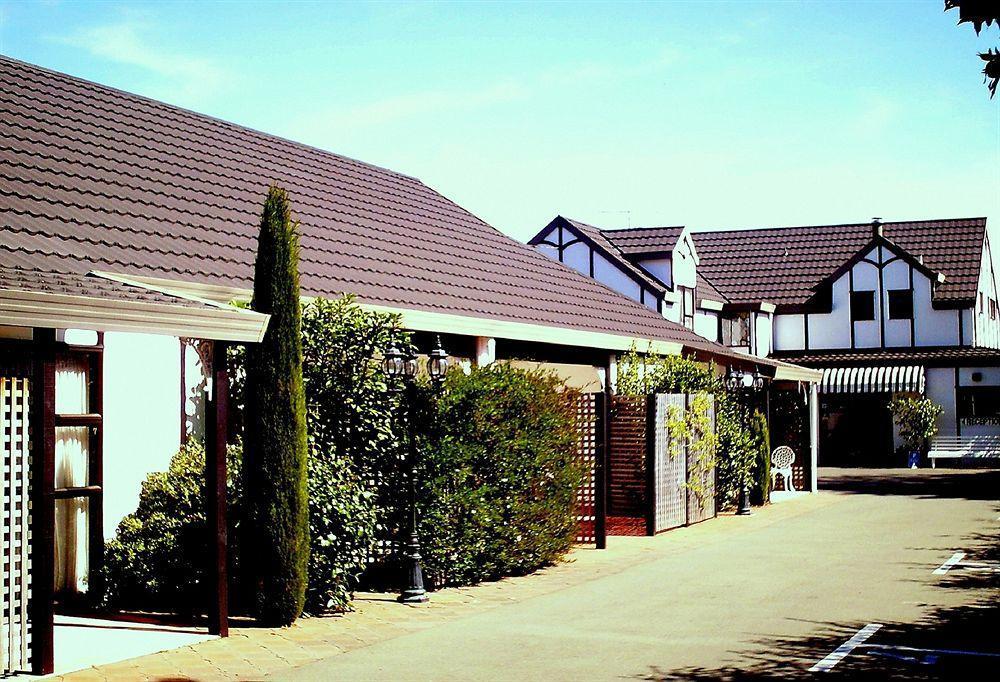Tudor Lodge Motel Nelson Bagian luar foto