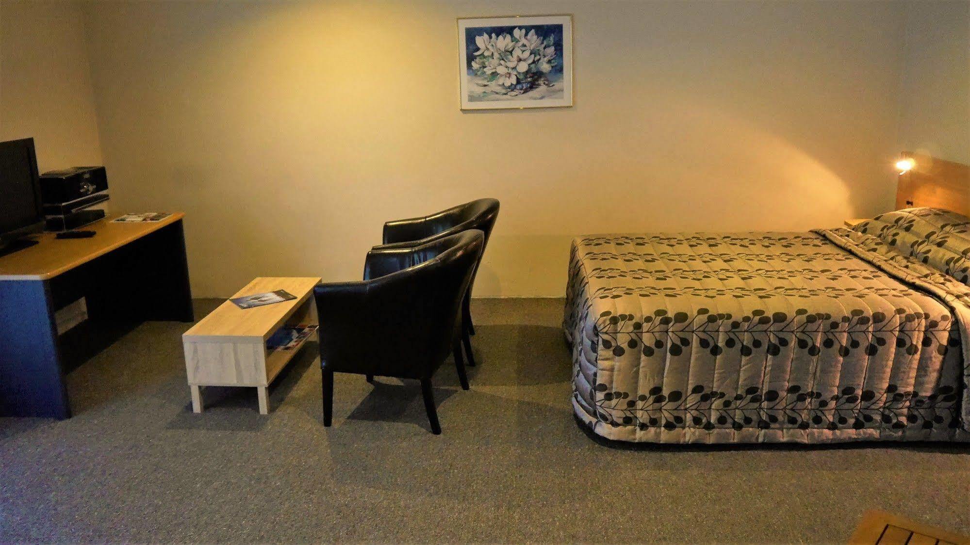 Tudor Lodge Motel Nelson Bagian luar foto