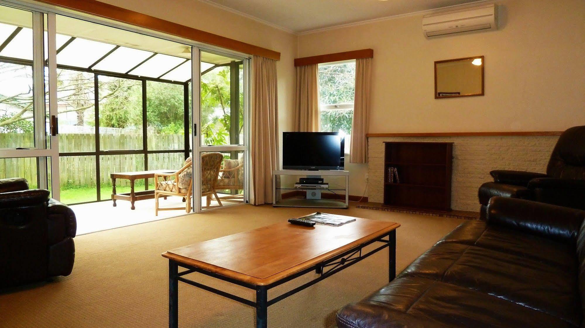 Tudor Lodge Motel Nelson Bagian luar foto