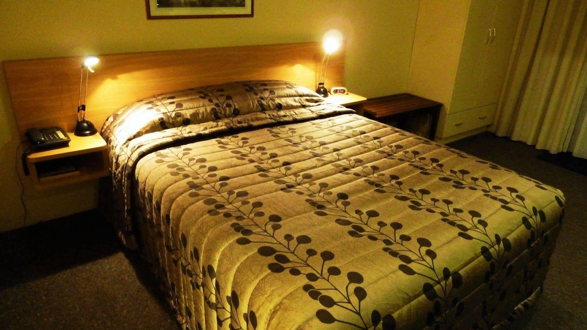 Tudor Lodge Motel Nelson Bagian luar foto