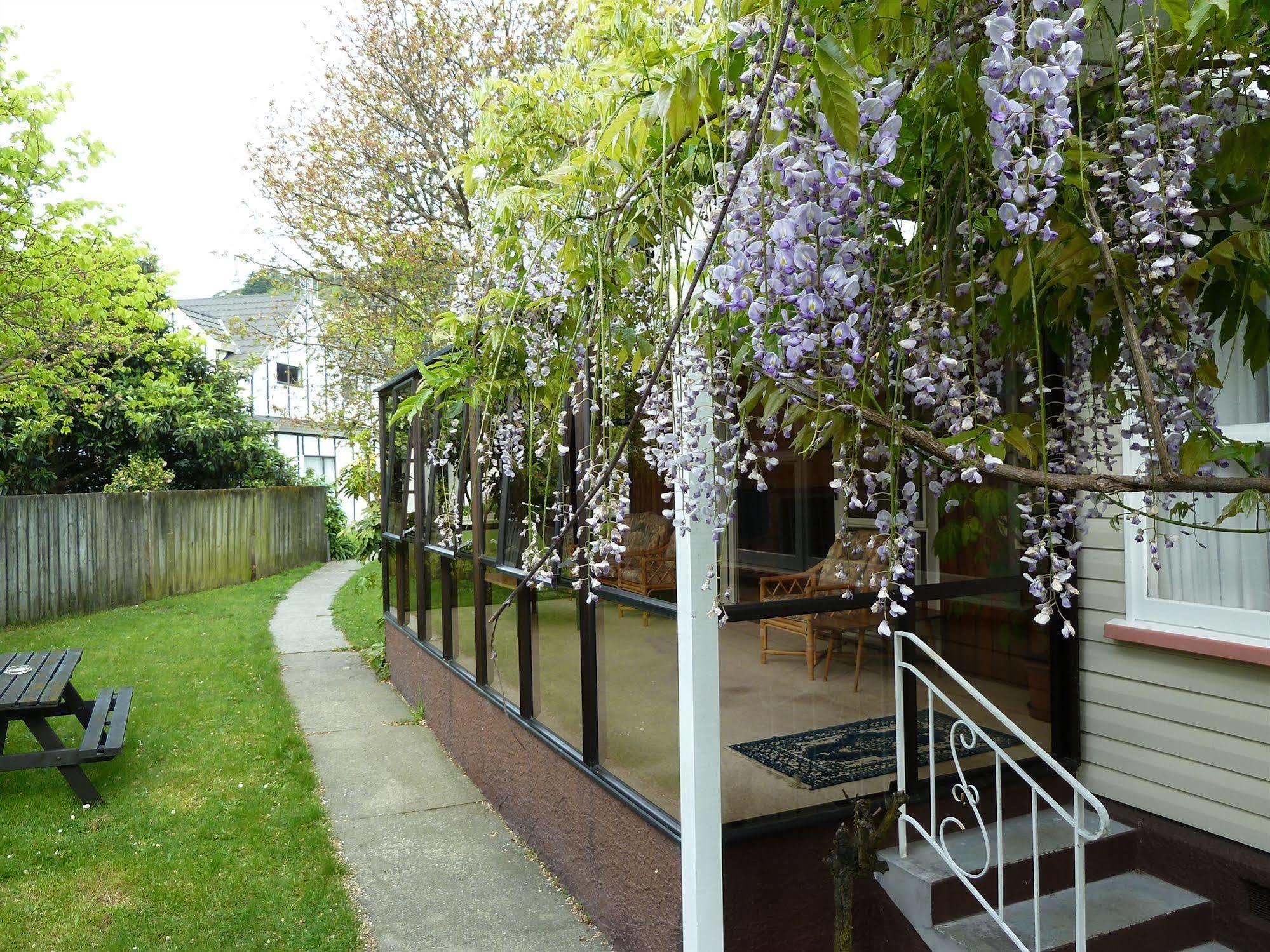 Tudor Lodge Motel Nelson Bagian luar foto