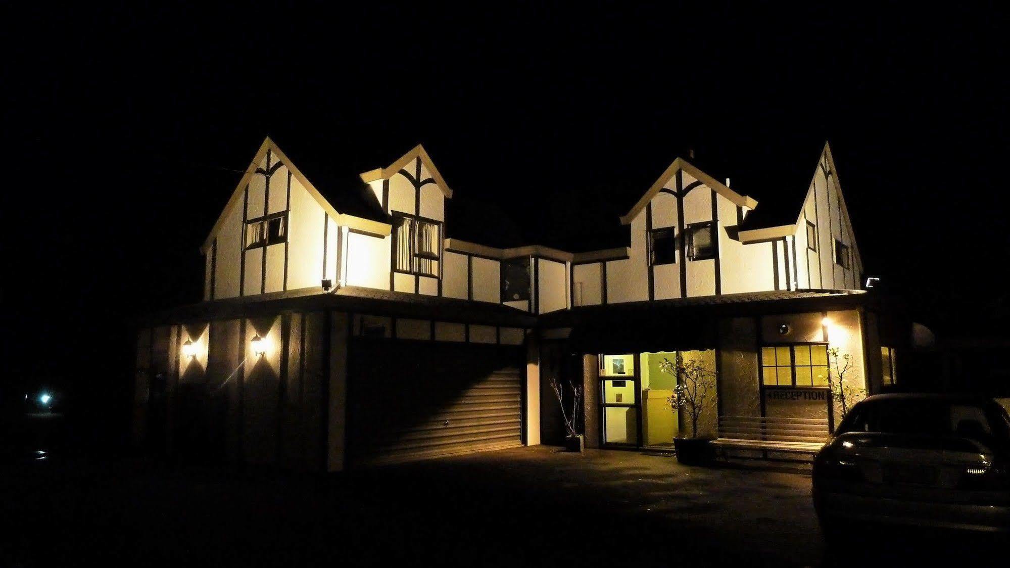 Tudor Lodge Motel Nelson Bagian luar foto