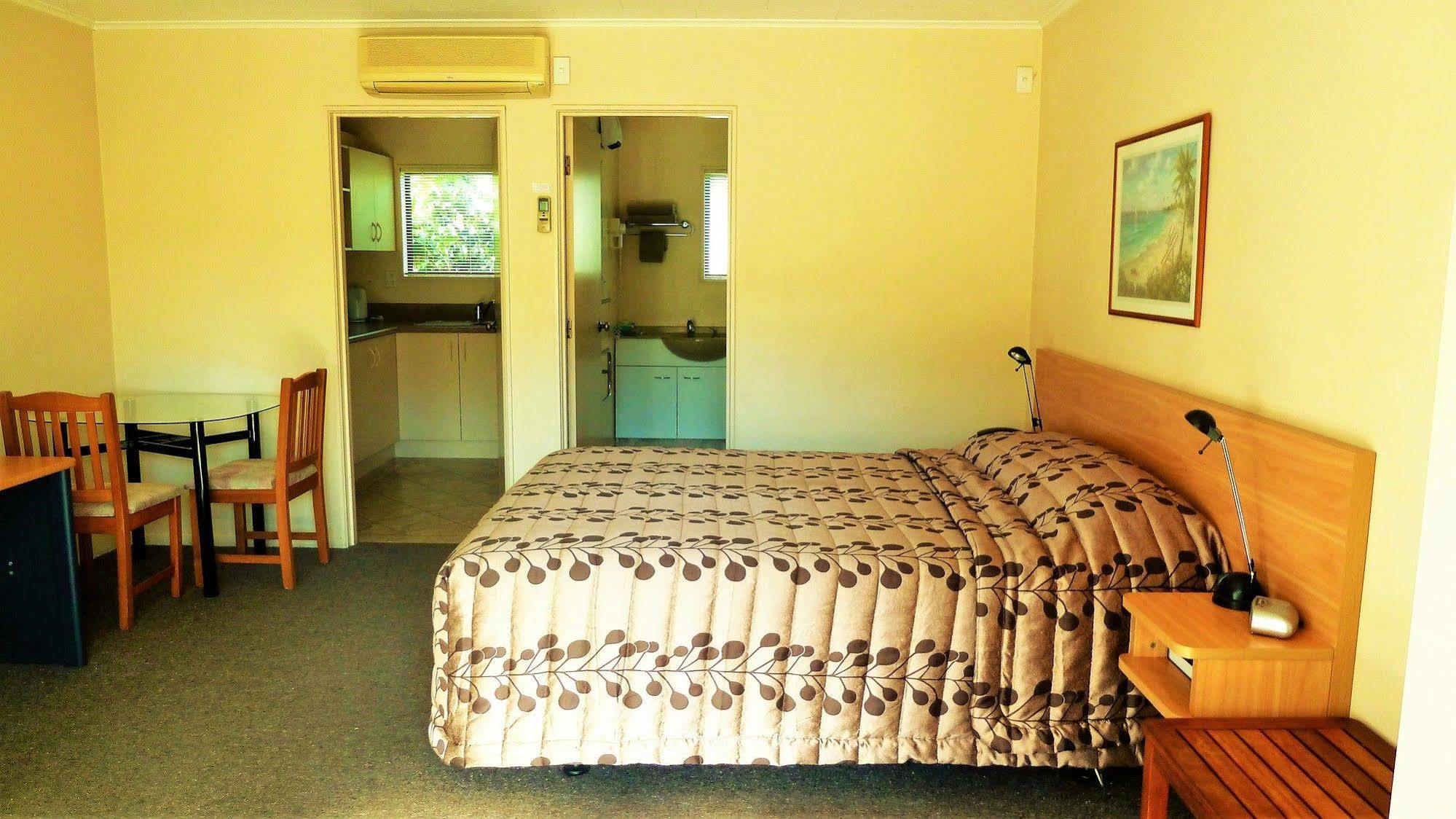 Tudor Lodge Motel Nelson Bagian luar foto