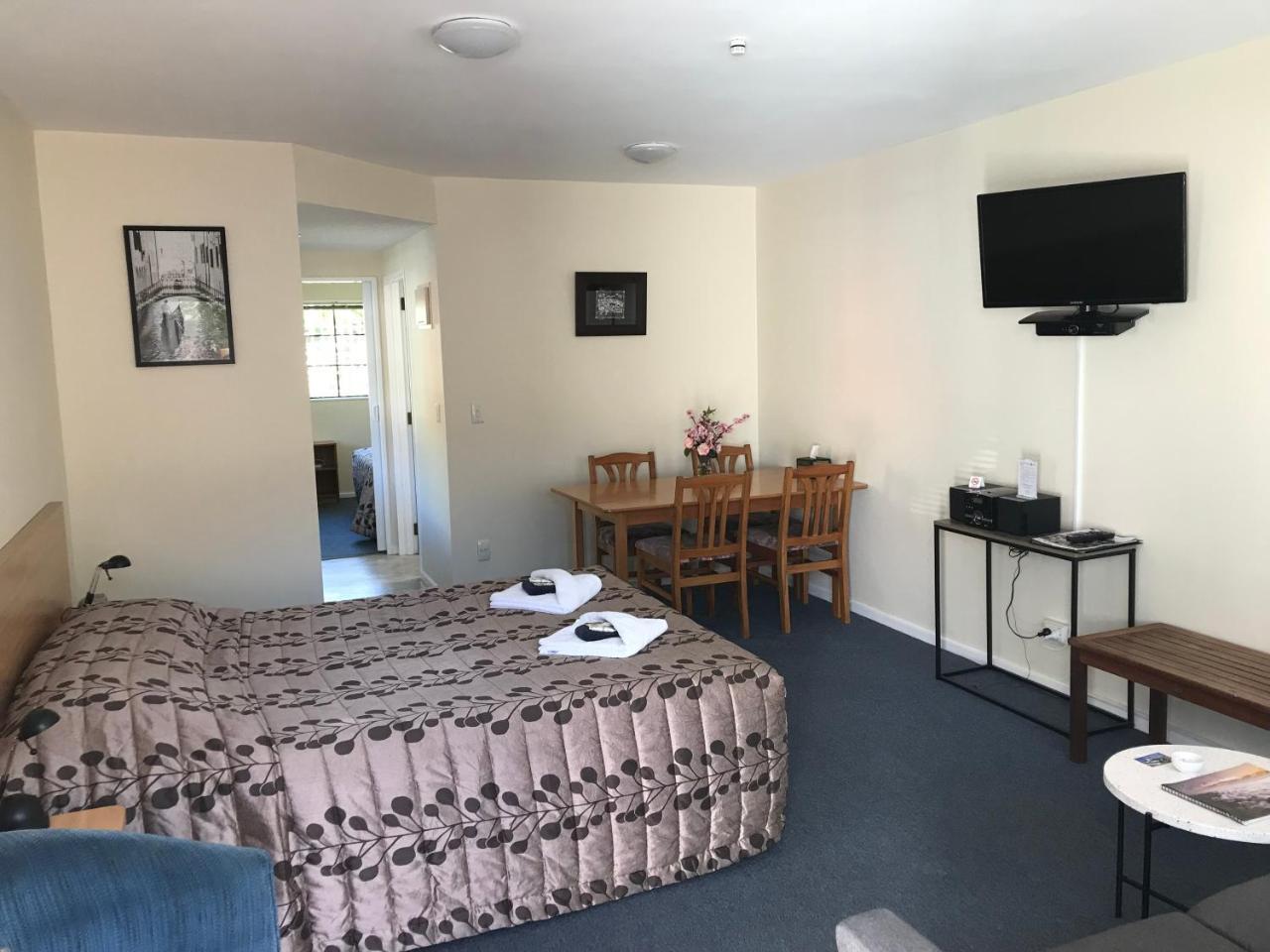 Tudor Lodge Motel Nelson Bagian luar foto