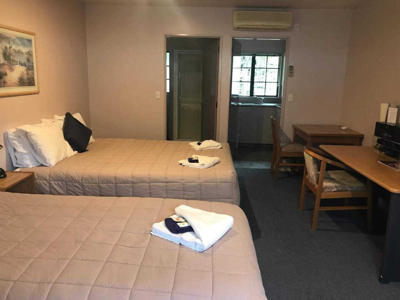 Tudor Lodge Motel Nelson Bagian luar foto
