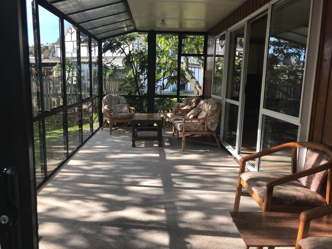Tudor Lodge Motel Nelson Bagian luar foto