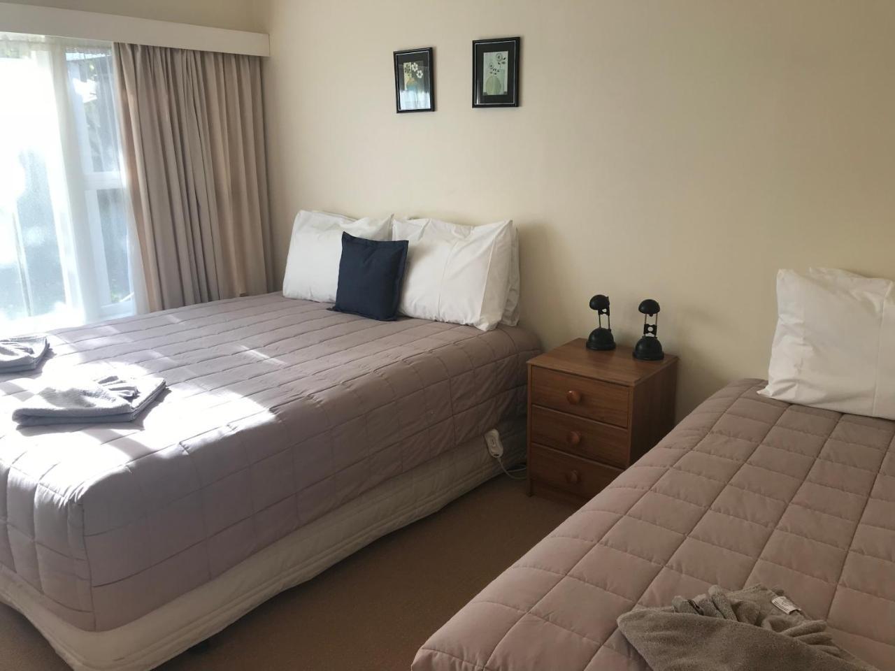 Tudor Lodge Motel Nelson Bagian luar foto