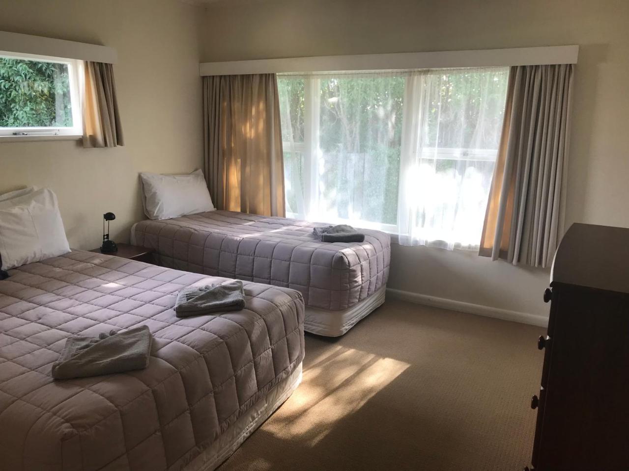 Tudor Lodge Motel Nelson Bagian luar foto