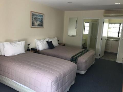 Tudor Lodge Motel Nelson Bagian luar foto