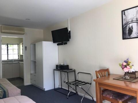 Tudor Lodge Motel Nelson Bagian luar foto